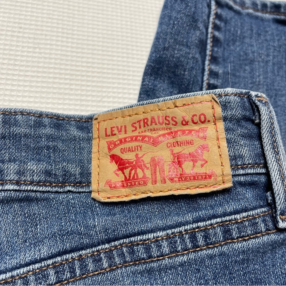 Levis Medium Washed Mid Rise Skinny Jeans (31)‎ - Picture 7 of 11